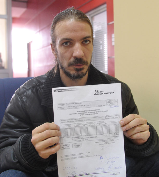 Плати струју 250.000, па се жали!